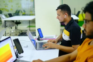 dá-para-viver-de-freelances-na-faculdade