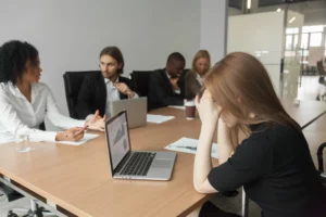 o-impacto-dos-estágios-fantasmas-no-mercado-e-na-universidade-faculdade