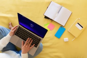 setup-universitário-e-bem-estar-estudar-em-casa-com-mais-leveza