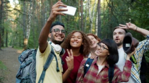 universitários-entre-dois-mundos-LinkedIn-e-Instagram-podem-coexistir