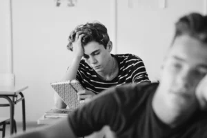 abandonar-o-curso-impacto-das-redes-sociais-nas-decisões-de-carreira